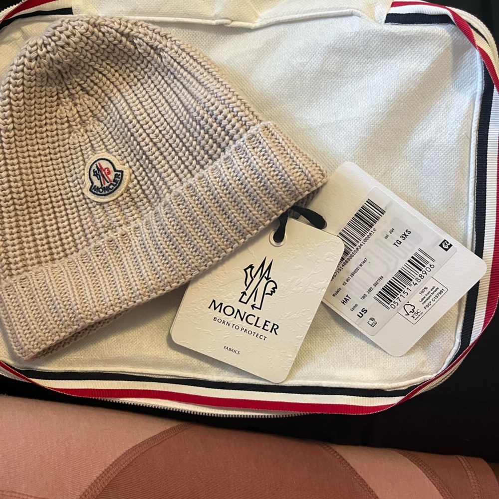 Baby moncler hat